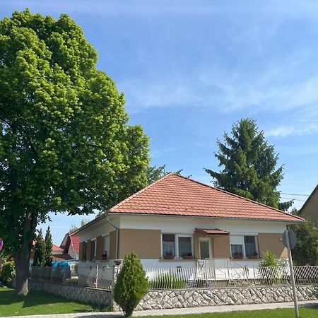 Cseresznyes Haz Lipót Dış mekan fotoğraf