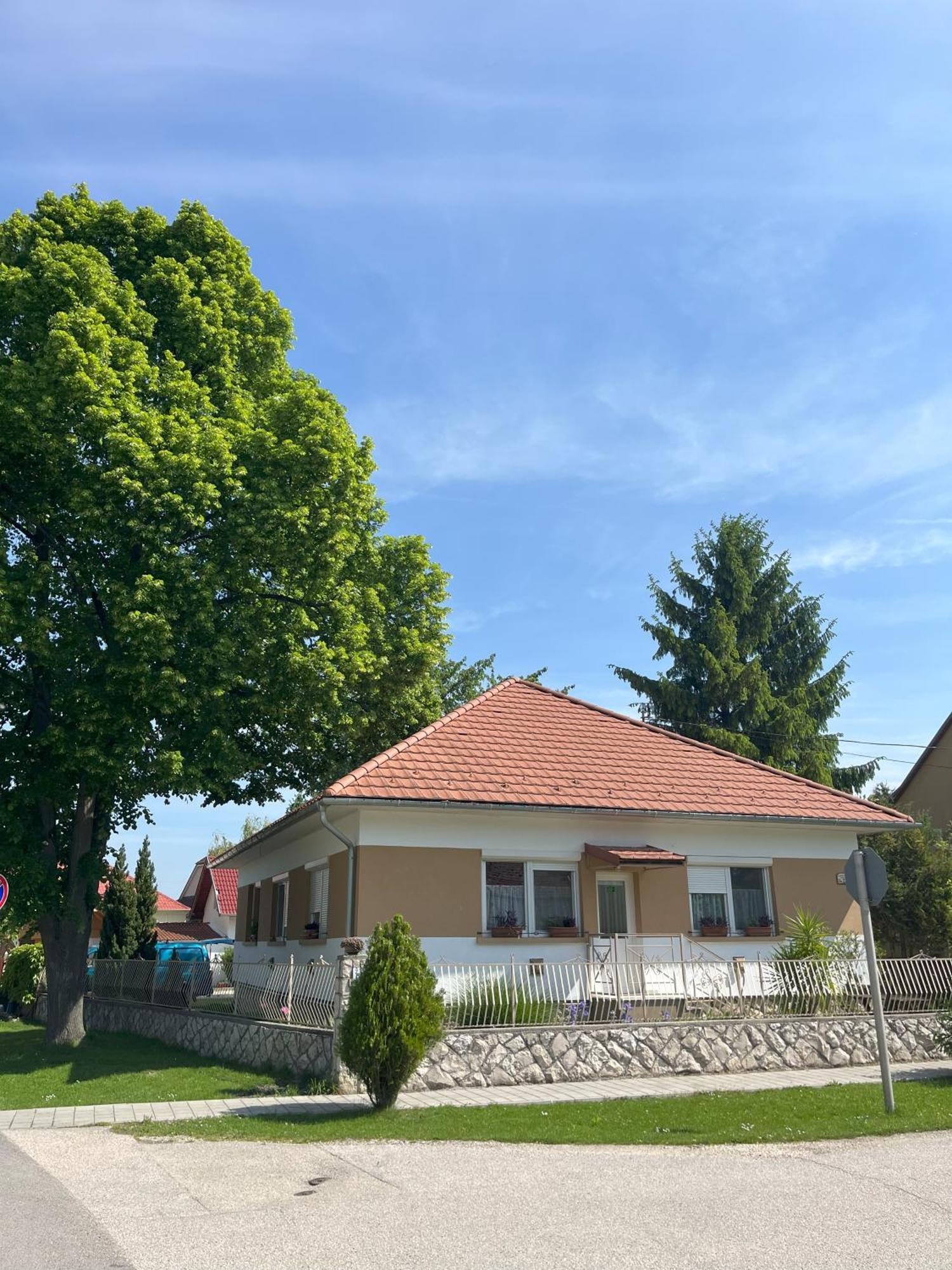 Cseresznyes Haz Lipót Dış mekan fotoğraf